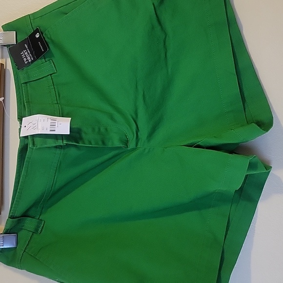 NEW YORK & COMPANY  SHORTS - Picture 2 of 5